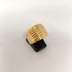 Anillo Oro 18kt Frontal ancho lineas talladas