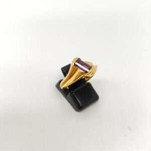 Anillo Oro 18kt con Piedra Morada